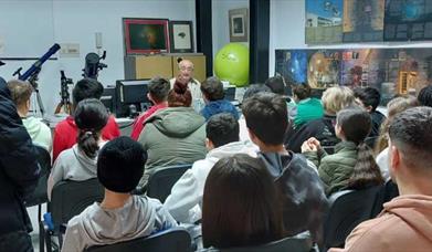 Foto de actividad observatorio web FundaciónDescubre