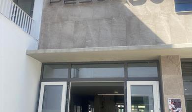 ENTRADA A LA PLAZA DEL PESCADO POR LA C/ MERCADO