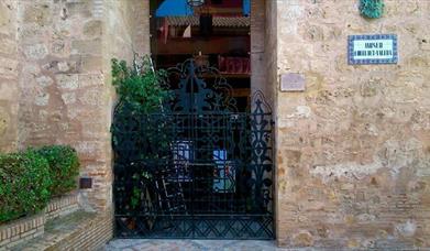 Puerta de Morón - Museo Lorenzo Coullaut Valera