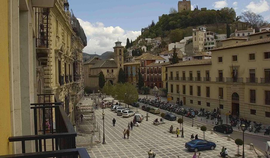 Maciá Plaza