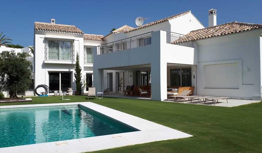 Fachada Villa Langre