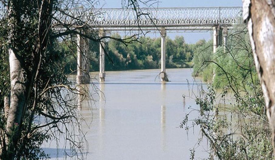 Puente de Hierro sobre el Río Guadalquivir
