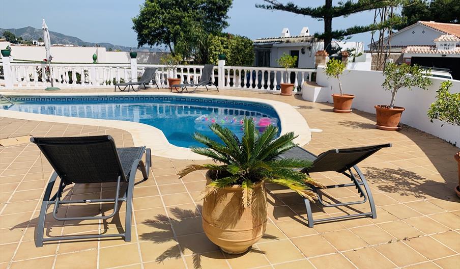 Casa y piscina