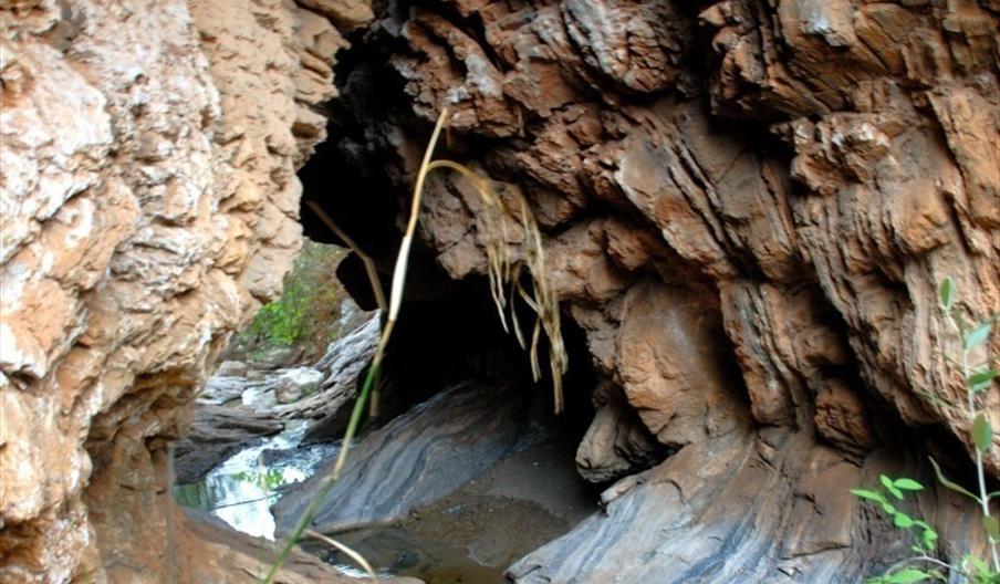 Gruta del Pontón