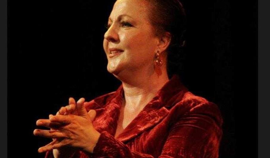 Carmen Linares
