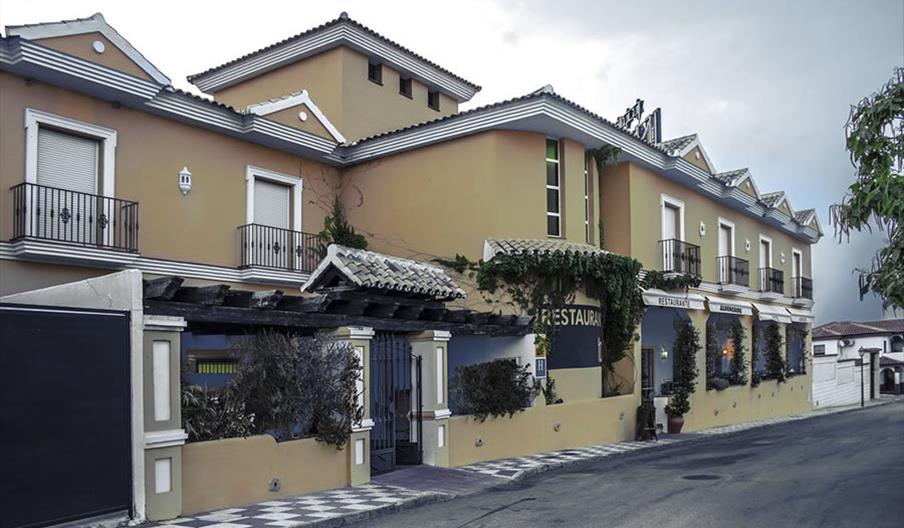 Hotel Albenzaire