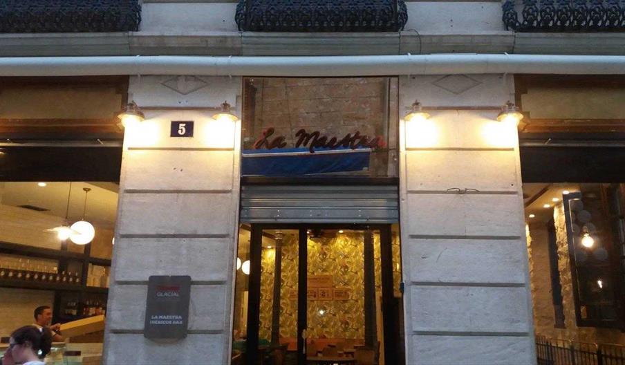 la maestra