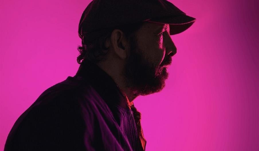 Concierto de Juan Luis Guerra en Icónica Santalucía Sevilla Fest