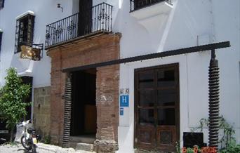 Hotel Enfrente Arte