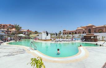 Piscina y Zona de Ocio