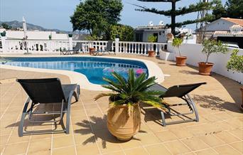 Casa y piscina