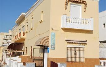Hostal Tranvía beach house