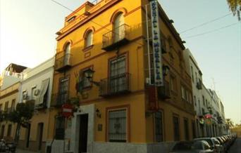 Hostal Muralla Macarena