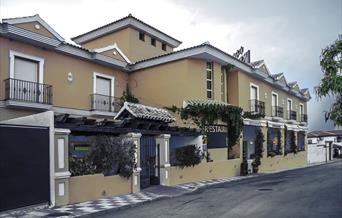 Hotel Albenzaire