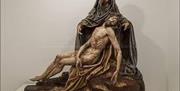 Piedad del escultor Ortega Brú